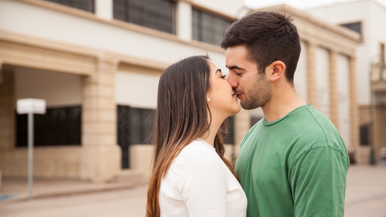 Facts about Kissing and Why We Kiss With Our Eyes Closed
