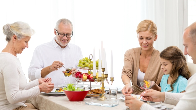 15 Tips for Handling Holiday Overeating and Emotional Eating
