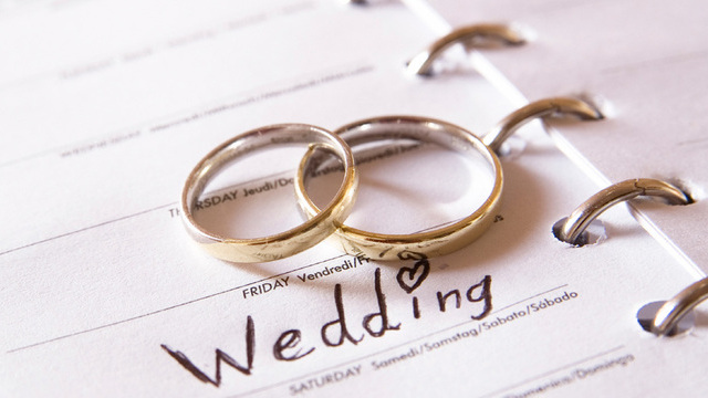 5 Ways to Stop Spending Big Bucks For Your Big Day